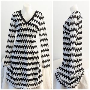 NWOT Midi Black and White Lace Dress Size M W/ Long Sleeve and V Neck